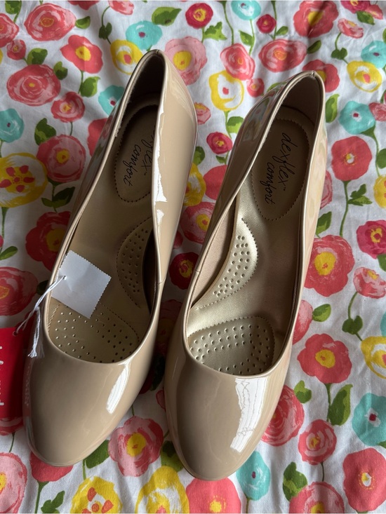 dexflex comfort Shoes - NWT size 8 DEXFLEX comfort nude heels